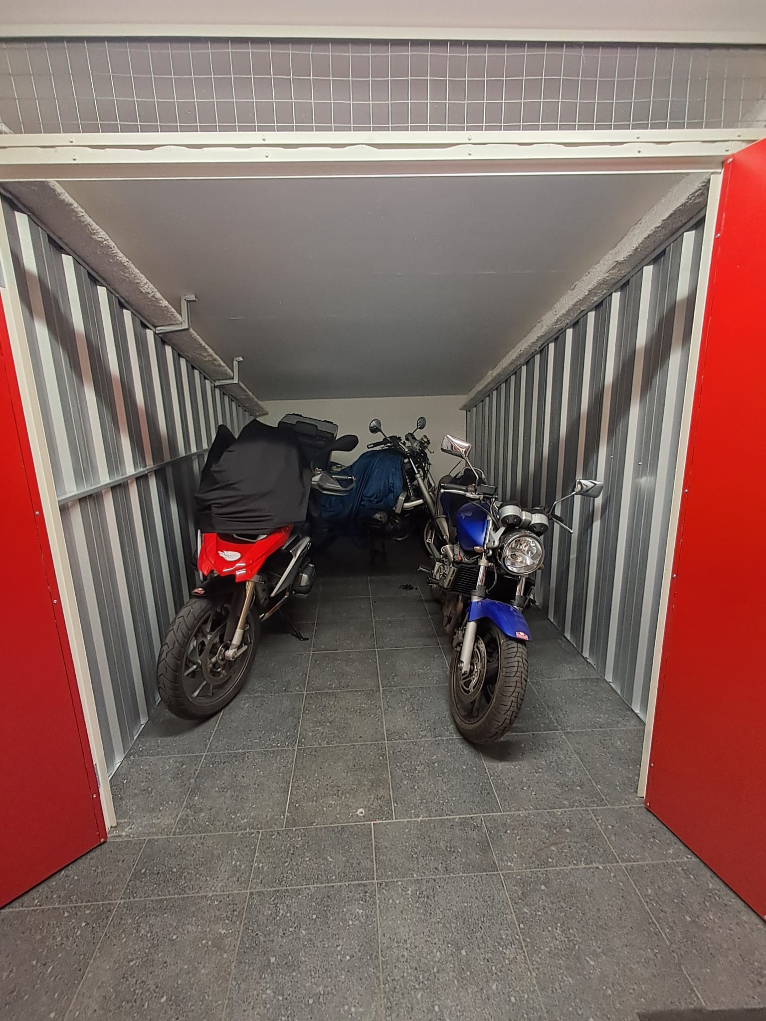Videoüberwachtes Motorrad-Depot in Bozen - dedizierte Motorradboxen