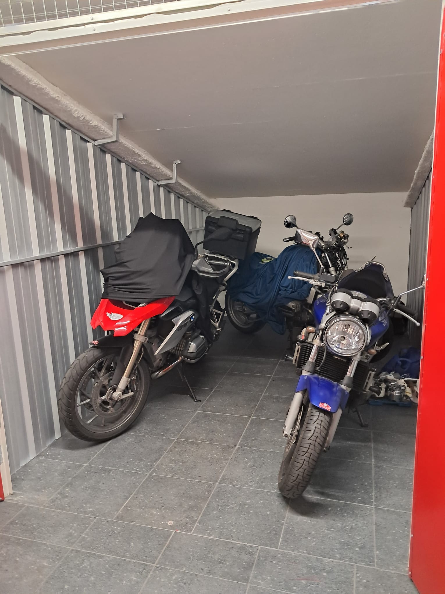 Überdachte Motorradbox mit 24/7-Zugang - AffittoBox.bz Bozen